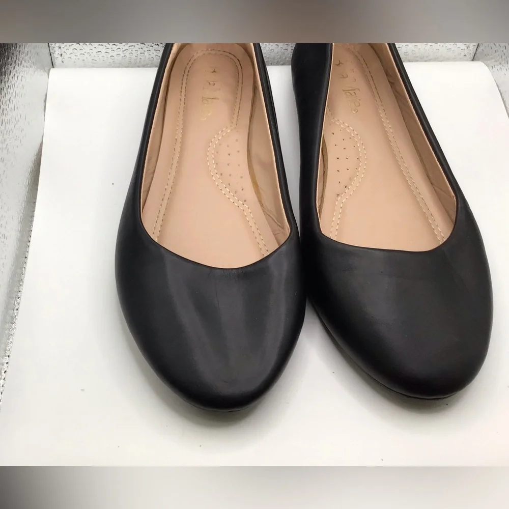 Bella Marie Black Very Comfortable Flats. In size 9